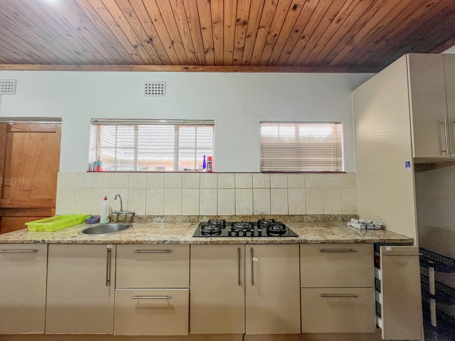 To Let 4 Bedroom Property for Rent in Pinelands Western Cape